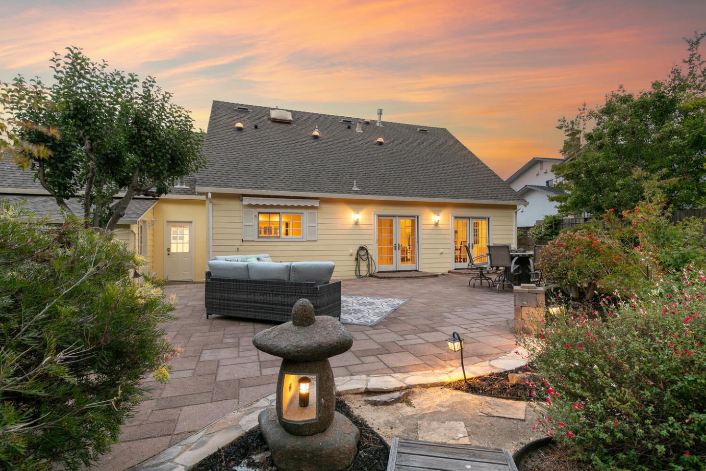 Detail Gallery Image 37 of 42 For 2982 Arguello Dr, Burlingame,  CA 94010 - 3 Beds | 2/1 Baths