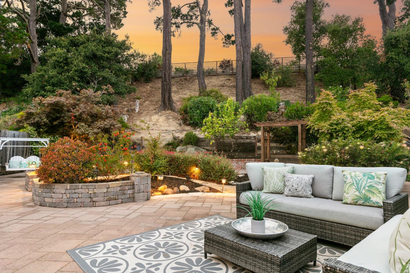 Detail Gallery Image 38 of 42 For 2982 Arguello Dr, Burlingame,  CA 94010 - 3 Beds | 2/1 Baths
