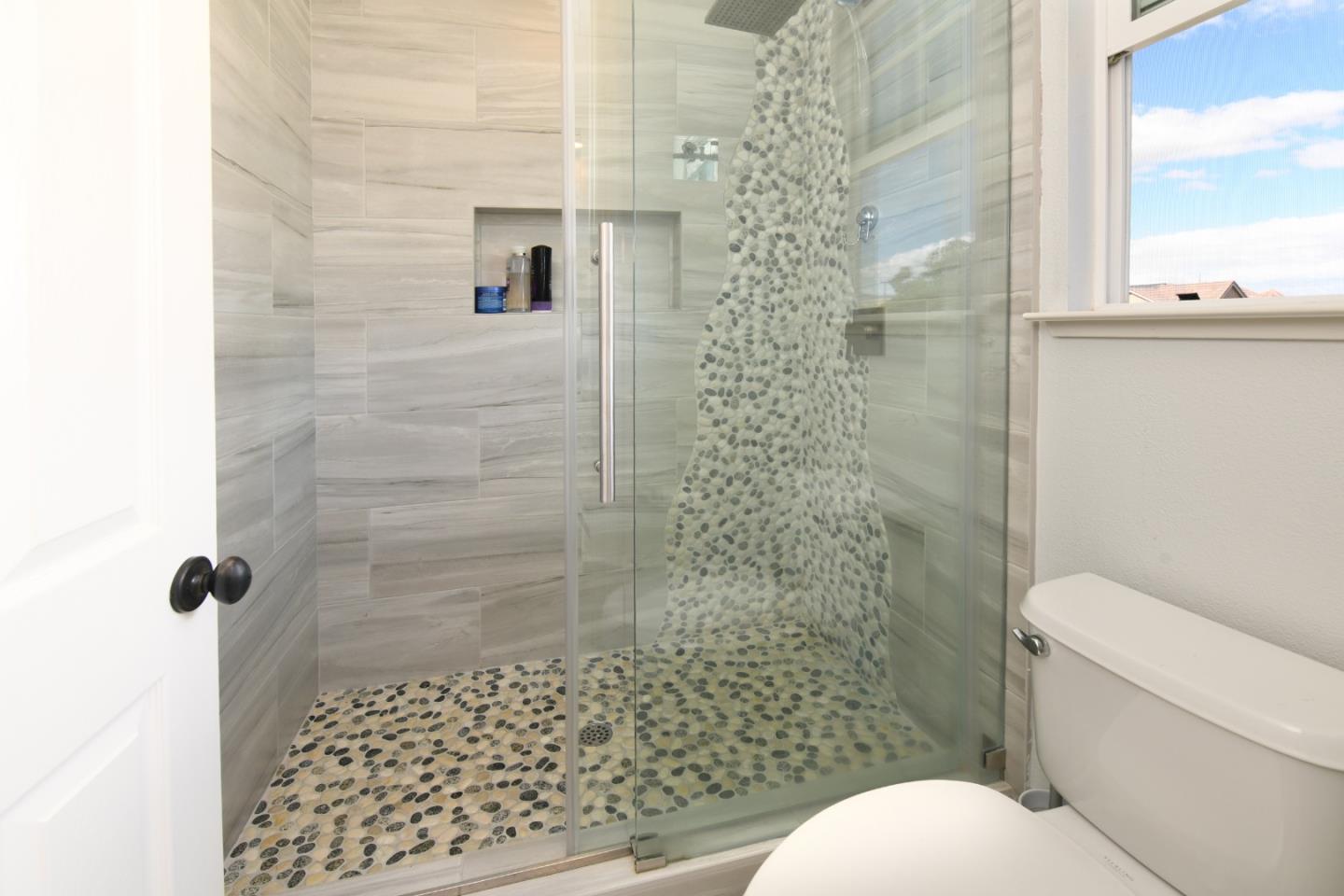 Detail Gallery Image 16 of 32 For 1322 Montrose Pl, Pleasanton,  CA 94566 - 6 Beds | 5/1 Baths