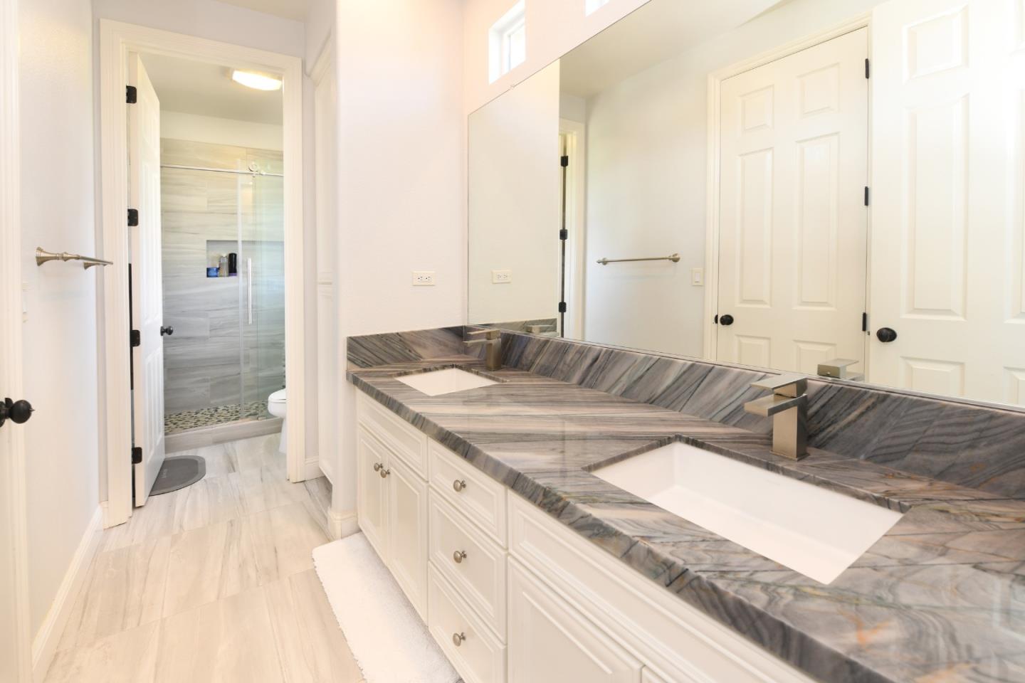 Detail Gallery Image 17 of 32 For 1322 Montrose Pl, Pleasanton,  CA 94566 - 6 Beds | 5/1 Baths