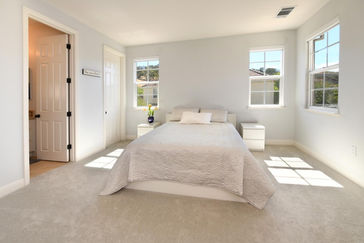 Detail Gallery Image 18 of 32 For 1322 Montrose Pl, Pleasanton,  CA 94566 - 6 Beds | 5/1 Baths