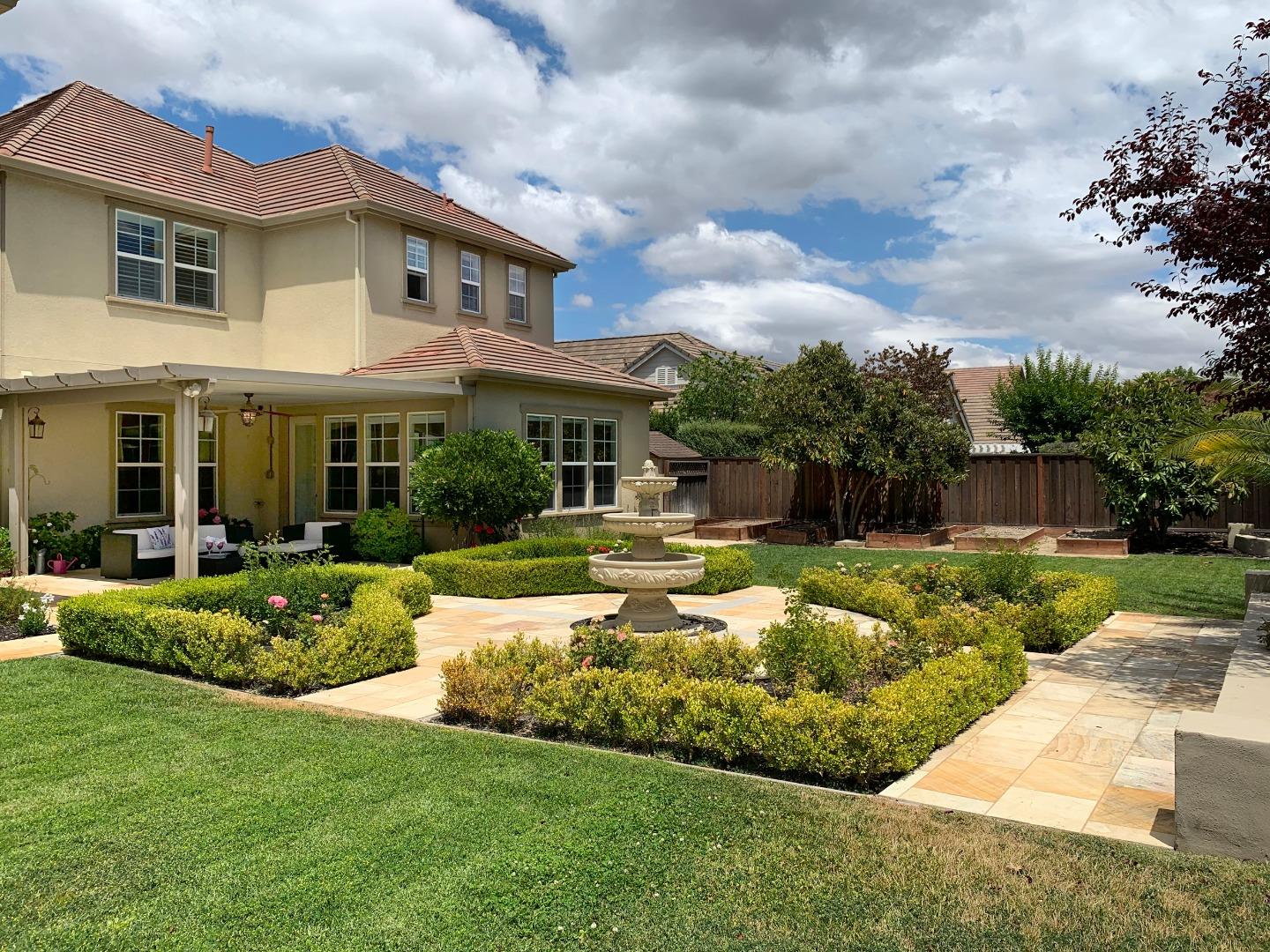 Detail Gallery Image 27 of 32 For 1322 Montrose Pl, Pleasanton,  CA 94566 - 6 Beds | 5/1 Baths