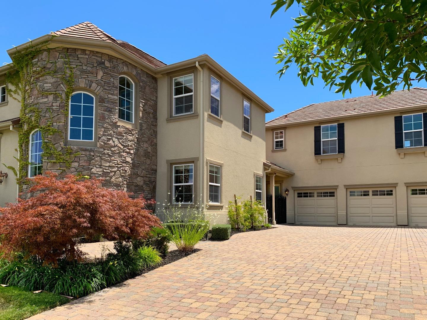 Detail Gallery Image 3 of 32 For 1322 Montrose Pl, Pleasanton,  CA 94566 - 6 Beds | 5/1 Baths
