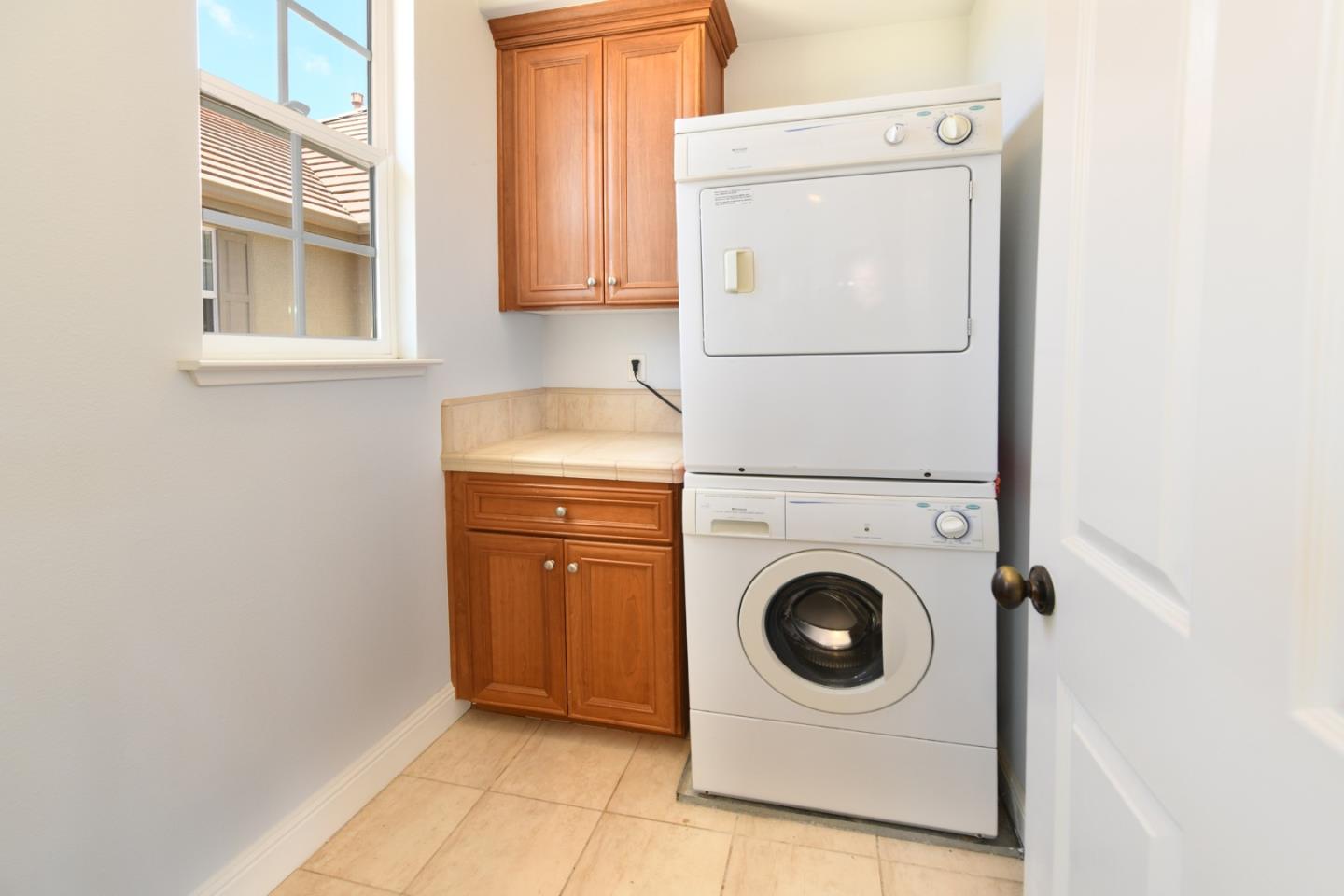 Detail Gallery Image 30 of 32 For 1322 Montrose Pl, Pleasanton,  CA 94566 - 6 Beds | 5/1 Baths