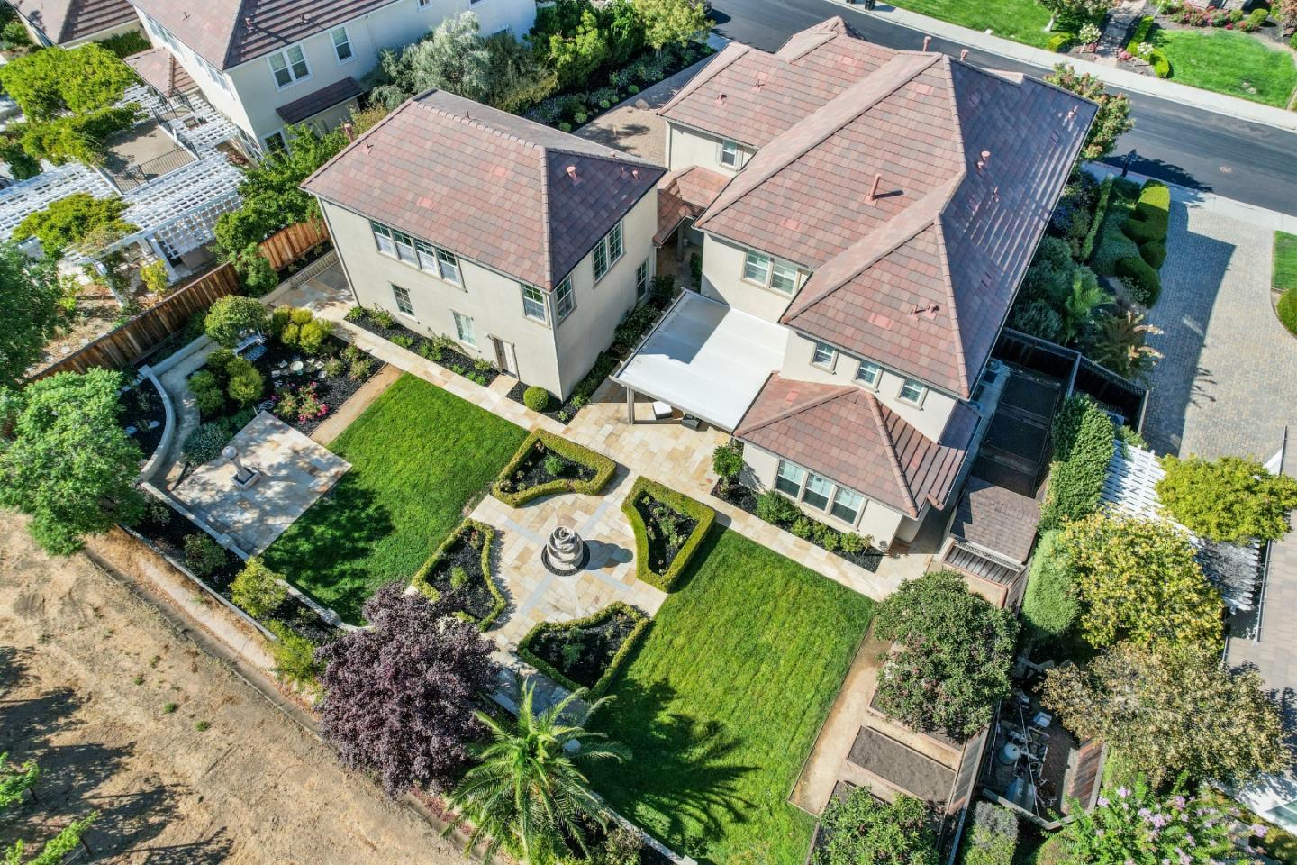 Detail Gallery Image 4 of 32 For 1322 Montrose Pl, Pleasanton,  CA 94566 - 6 Beds | 5/1 Baths