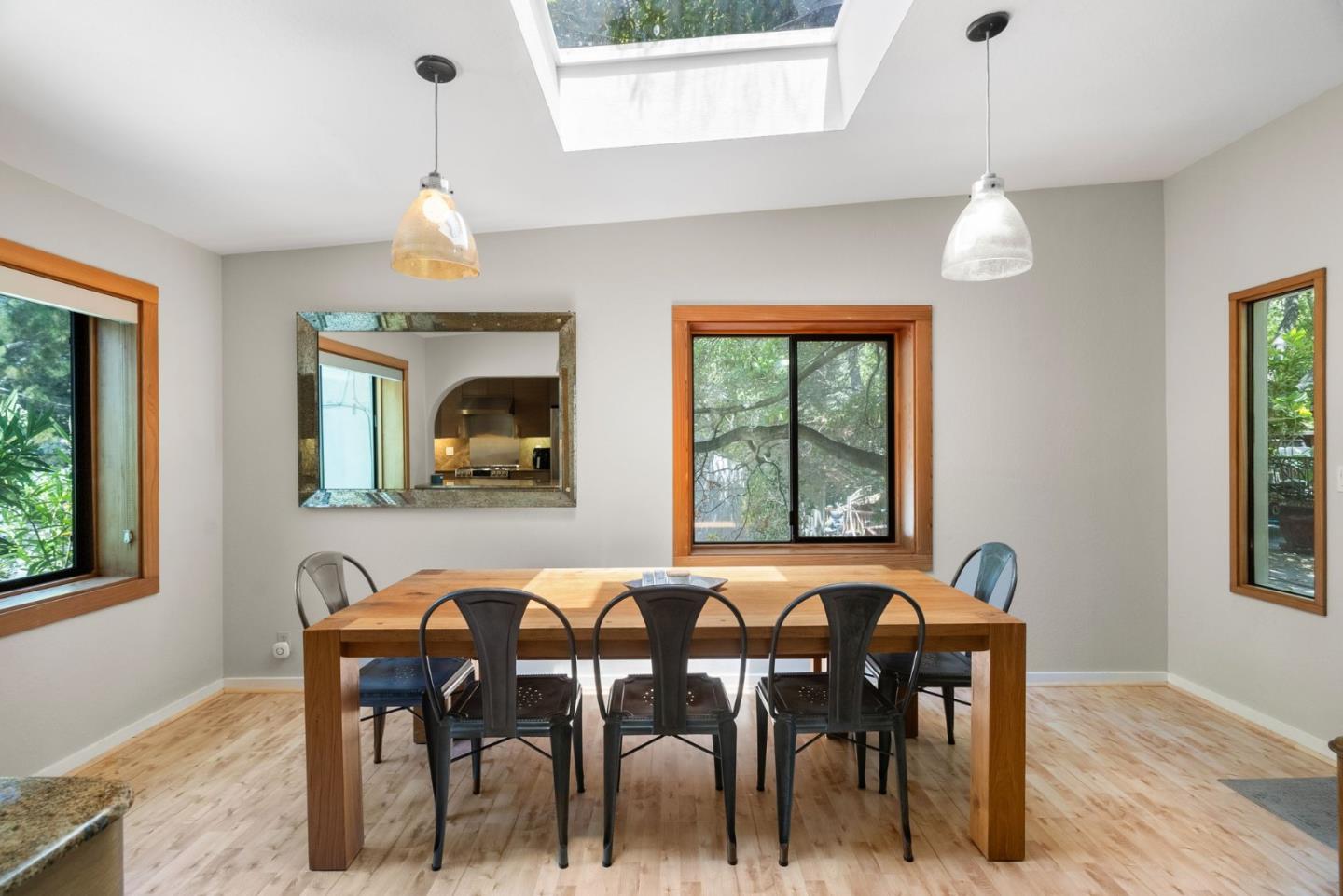 Detail Gallery Image 10 of 20 For 476 Wellington Dr, San Carlos,  CA 94070 - 3 Beds | 2/1 Baths