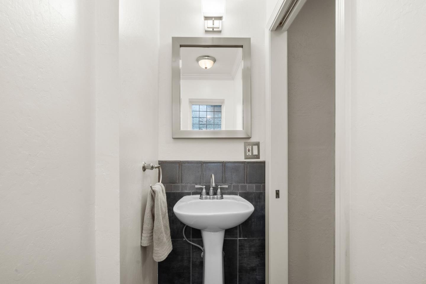Detail Gallery Image 11 of 20 For 476 Wellington Dr, San Carlos,  CA 94070 - 3 Beds | 2/1 Baths