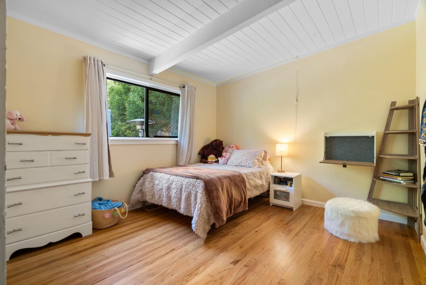 Detail Gallery Image 15 of 20 For 476 Wellington Dr, San Carlos,  CA 94070 - 3 Beds | 2/1 Baths