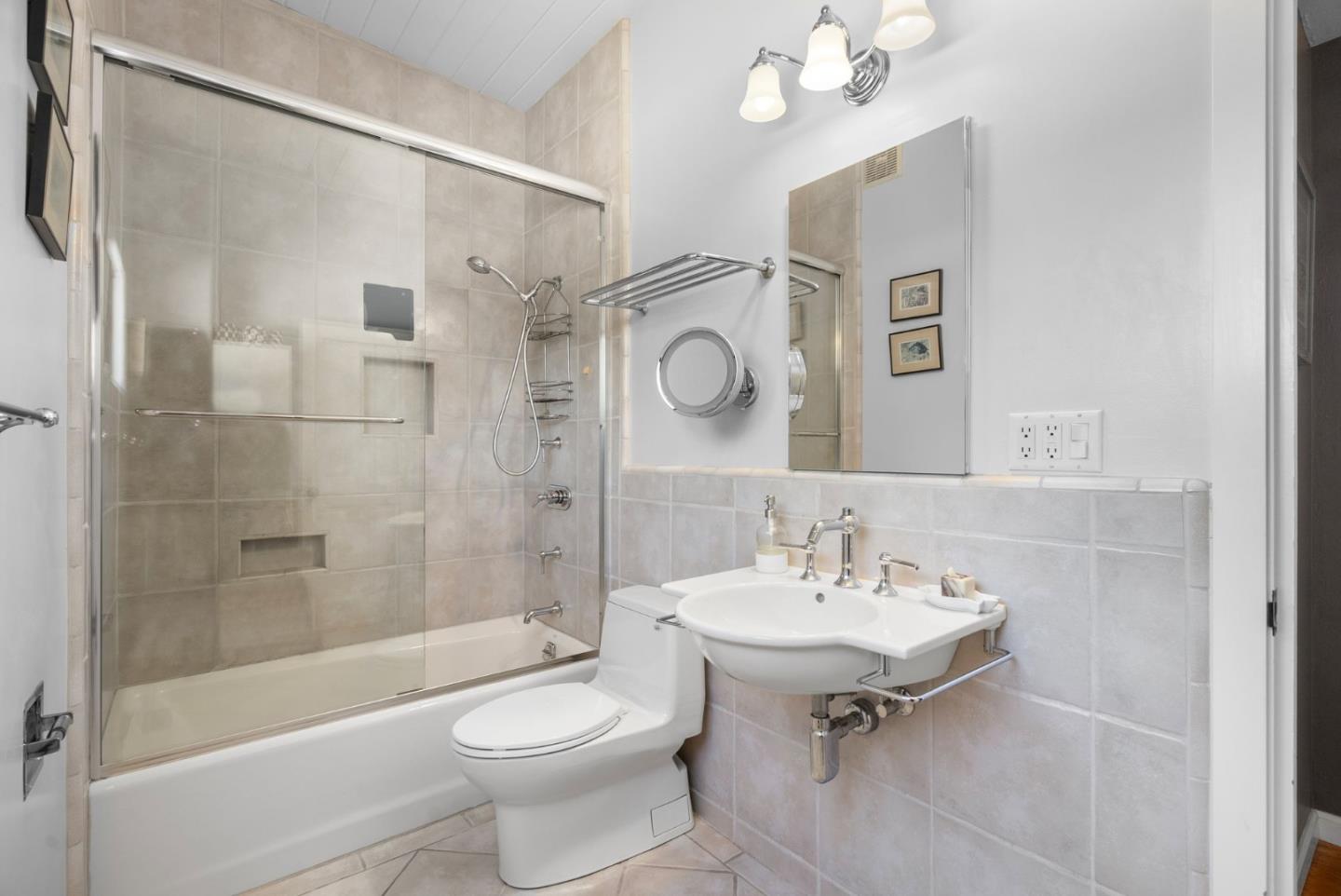 Detail Gallery Image 16 of 20 For 476 Wellington Dr, San Carlos,  CA 94070 - 3 Beds | 2/1 Baths