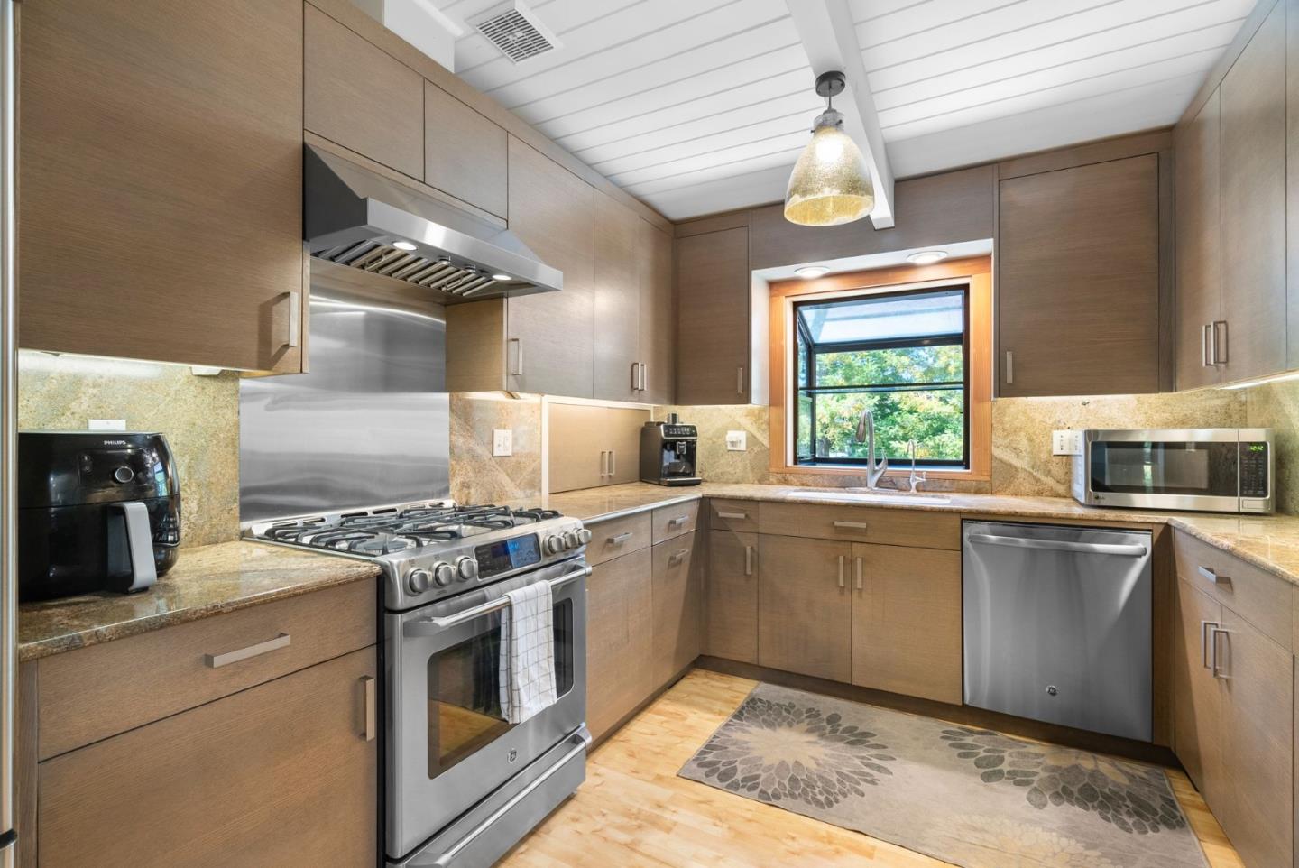 Detail Gallery Image 8 of 20 For 476 Wellington Dr, San Carlos,  CA 94070 - 3 Beds | 2/1 Baths