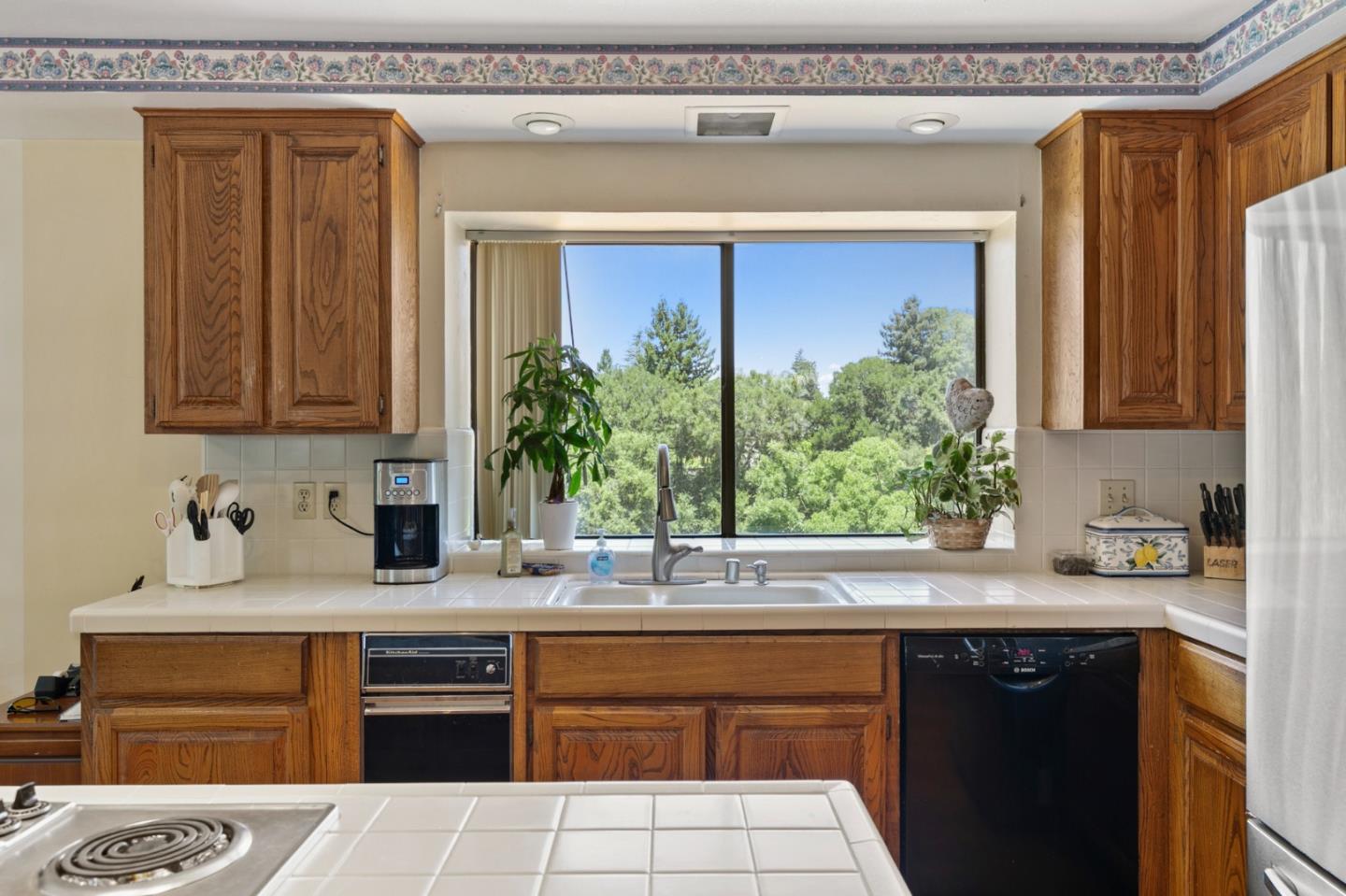 Detail Gallery Image 23 of 41 For 11027 Eastbrook Ave, Los Altos,  CA 94024 - 4 Beds | 3/2 Baths