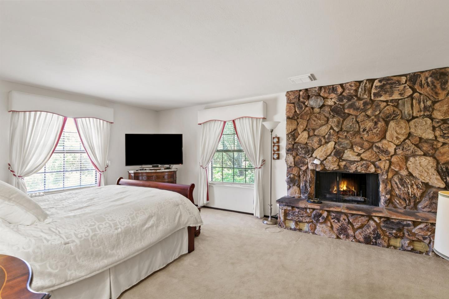 Detail Gallery Image 33 of 41 For 11027 Eastbrook Ave, Los Altos,  CA 94024 - 4 Beds | 3/2 Baths