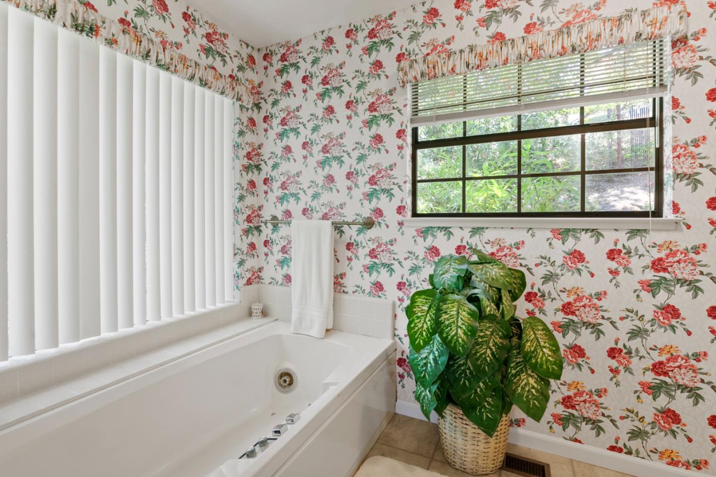 Detail Gallery Image 37 of 41 For 11027 Eastbrook Ave, Los Altos,  CA 94024 - 4 Beds | 3/2 Baths