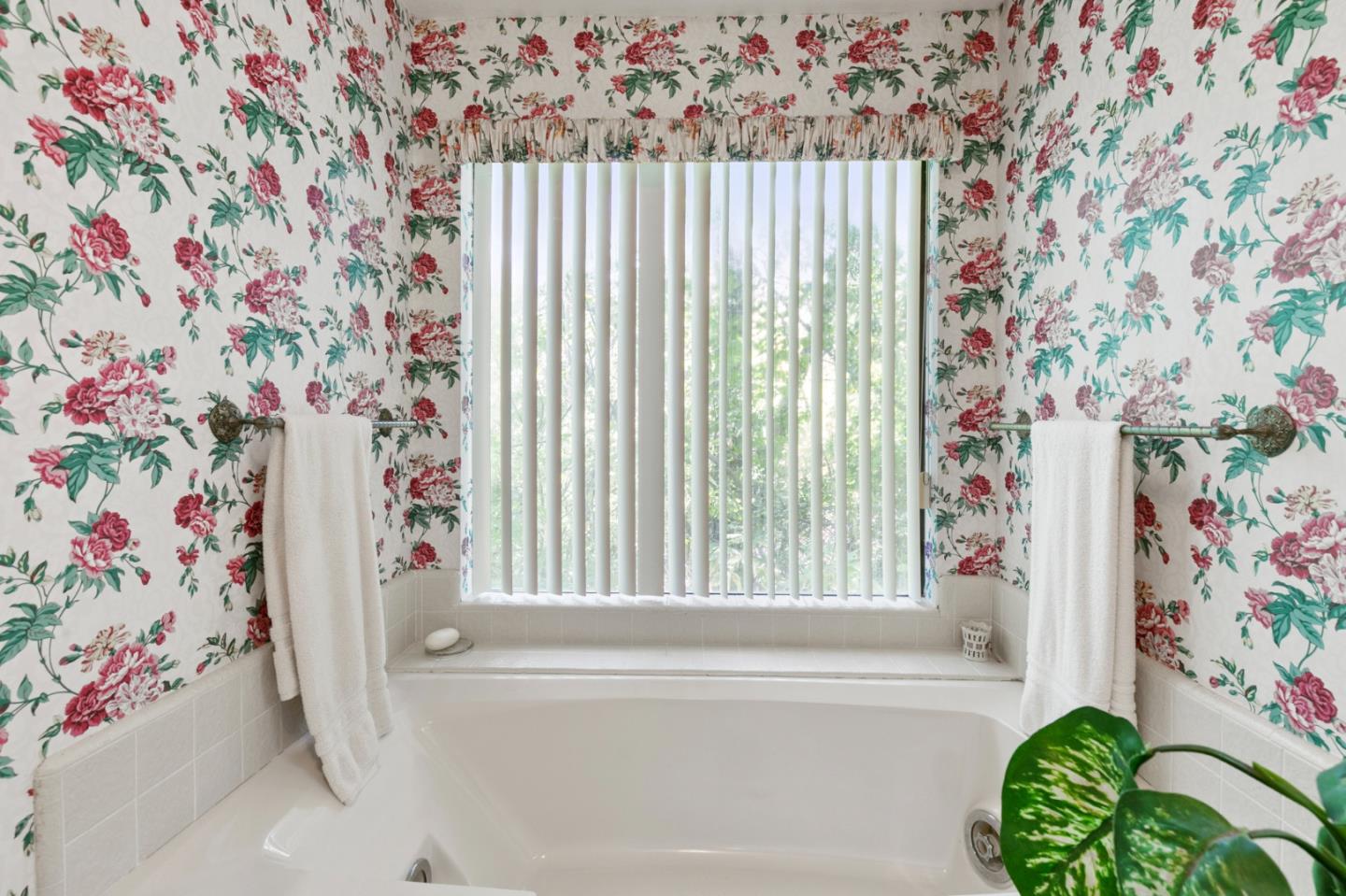 Detail Gallery Image 39 of 41 For 11027 Eastbrook Ave, Los Altos,  CA 94024 - 4 Beds | 3/2 Baths