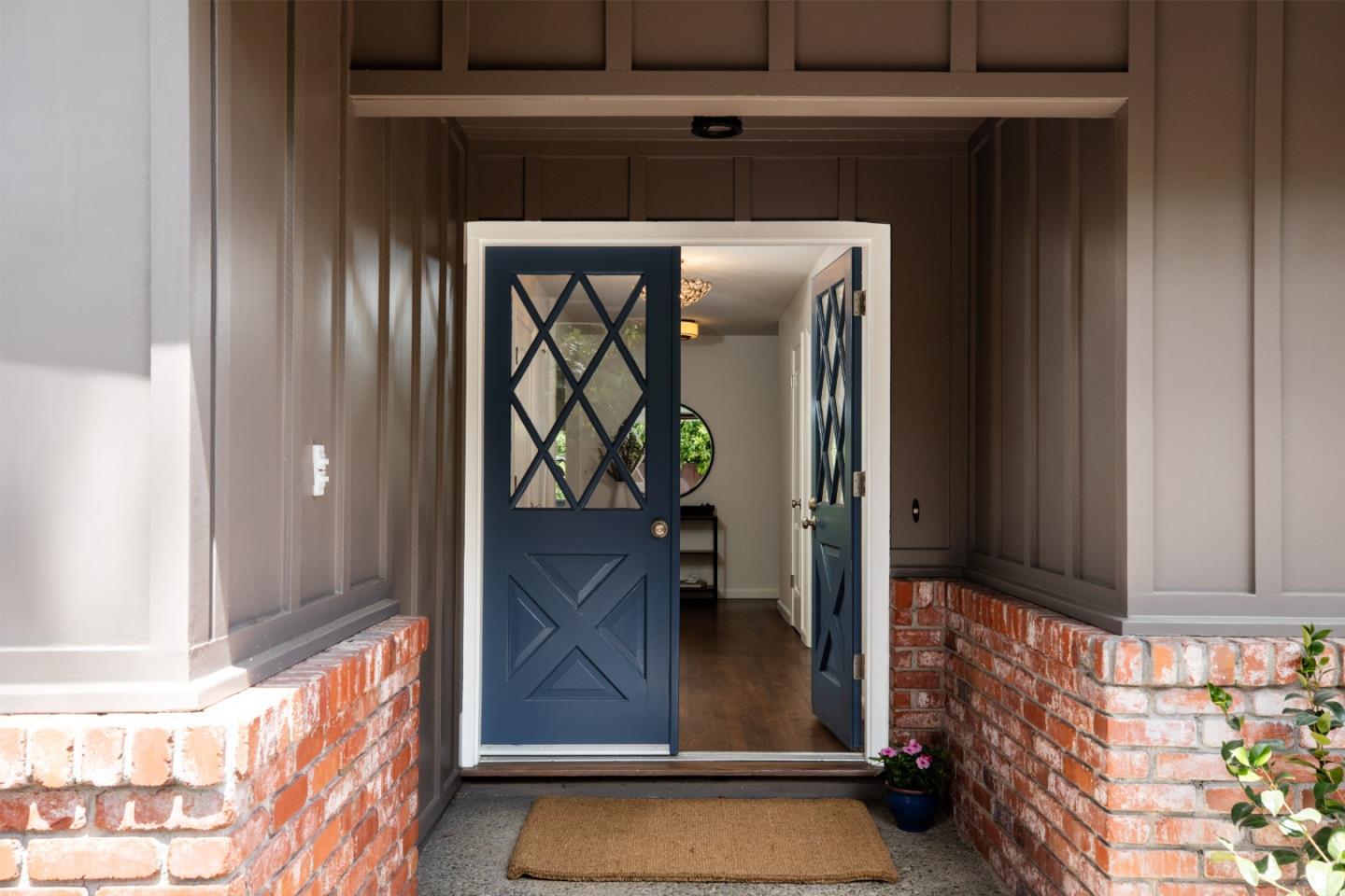 Detail Gallery Image 1 of 21 For 2910 Sherwood Dr, San Carlos,  CA 94070 - 3 Beds | 3 Baths