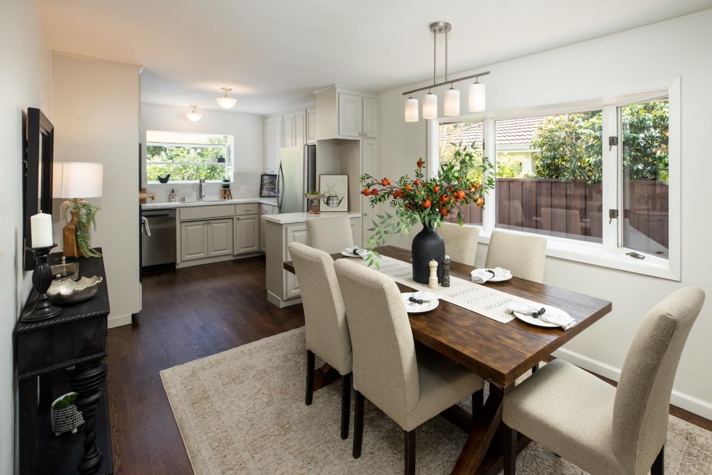 Detail Gallery Image 5 of 21 For 2910 Sherwood Dr, San Carlos,  CA 94070 - 3 Beds | 3 Baths