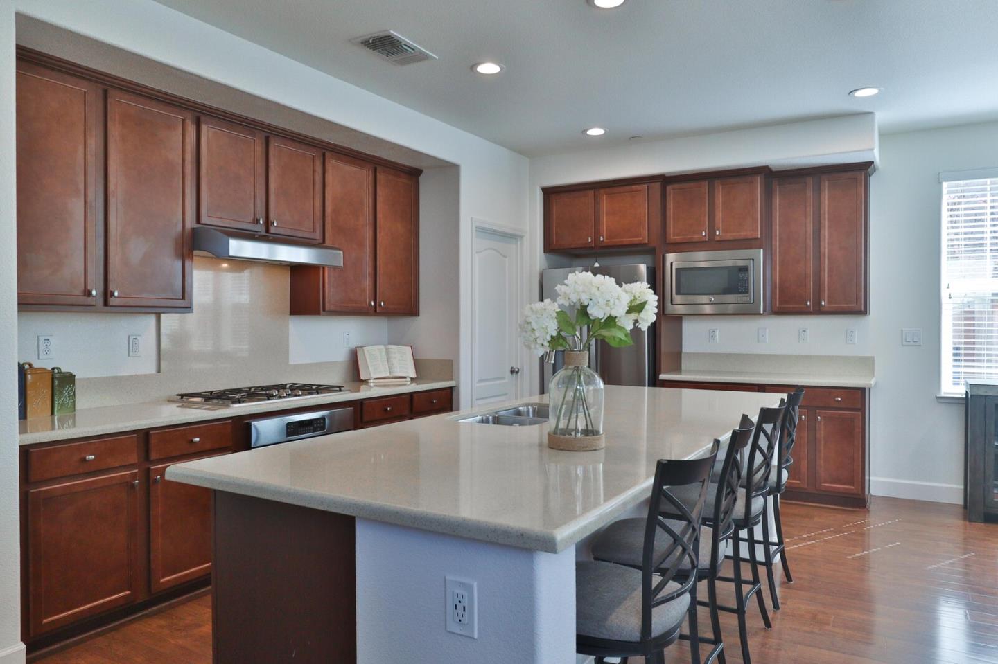 Detail Gallery Image 5 of 57 For 16752 San Clemente Ln, Morgan Hill,  CA 95037 - 3 Beds | 3 Baths