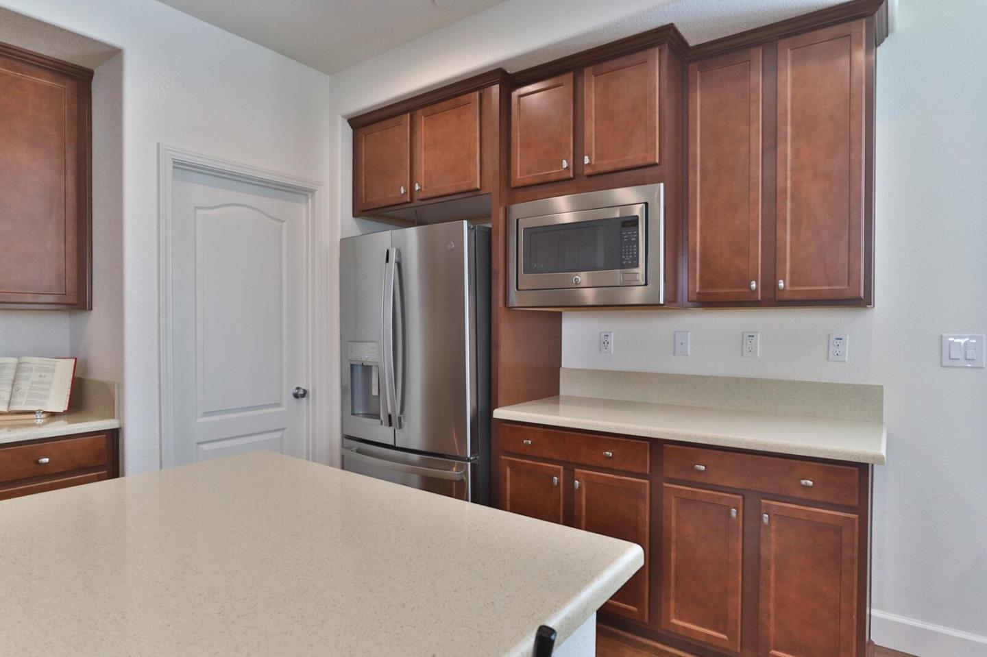 Detail Gallery Image 9 of 57 For 16752 San Clemente Ln, Morgan Hill,  CA 95037 - 3 Beds | 3 Baths