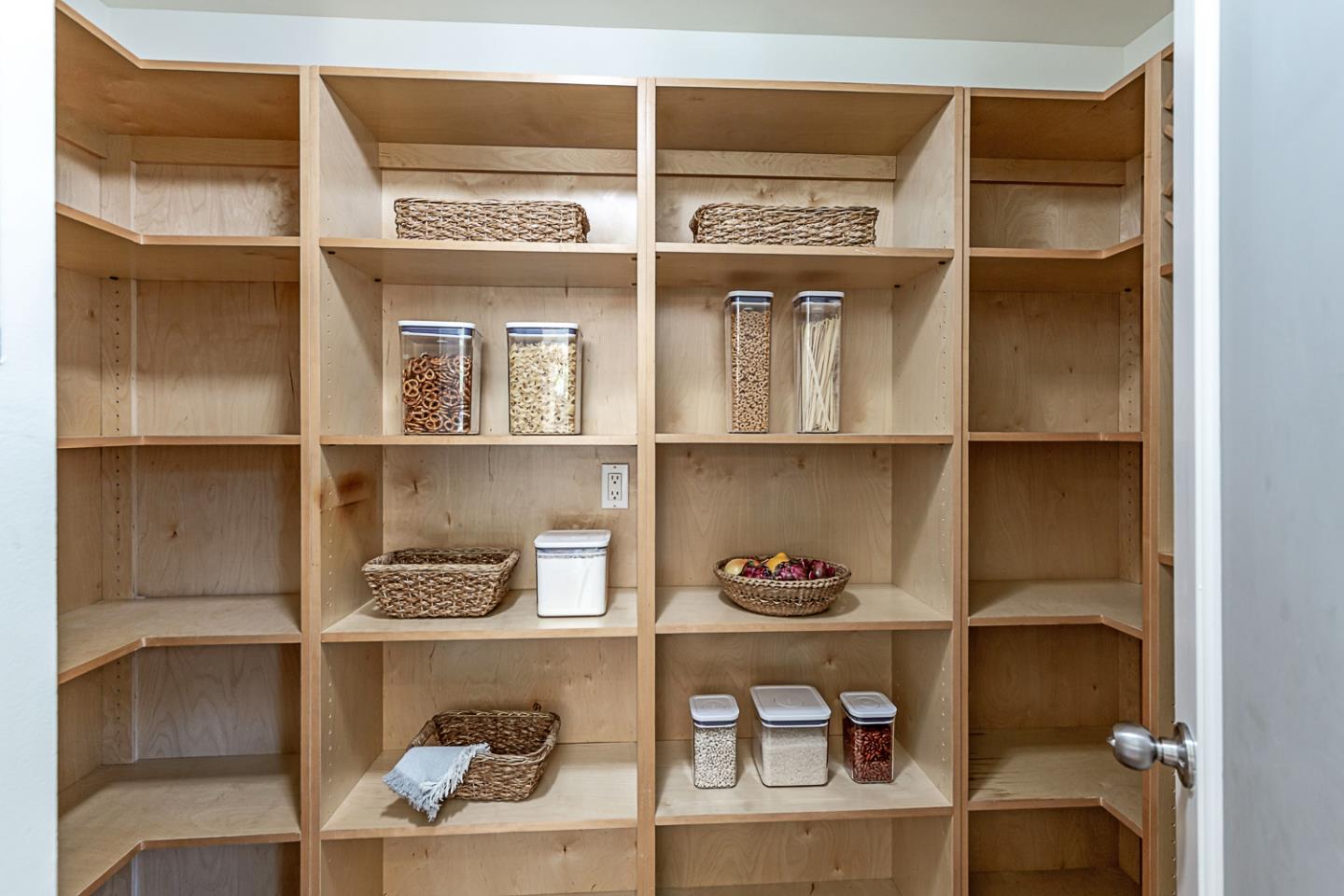 Detail Gallery Image 10 of 38 For 1700 Holt Ave, Los Altos,  CA 94024 - 3 Beds | 2 Baths