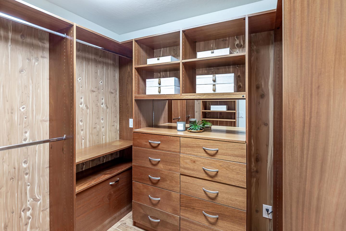 Detail Gallery Image 16 of 38 For 1700 Holt Ave, Los Altos,  CA 94024 - 3 Beds | 2 Baths
