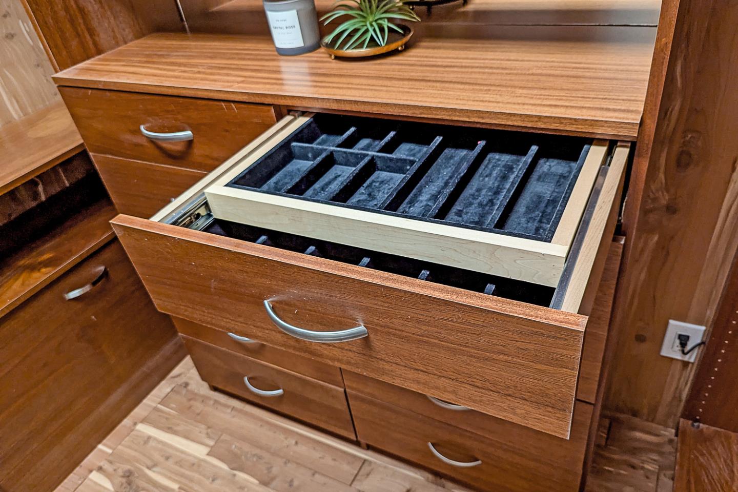 Detail Gallery Image 17 of 38 For 1700 Holt Ave, Los Altos,  CA 94024 - 3 Beds | 2 Baths
