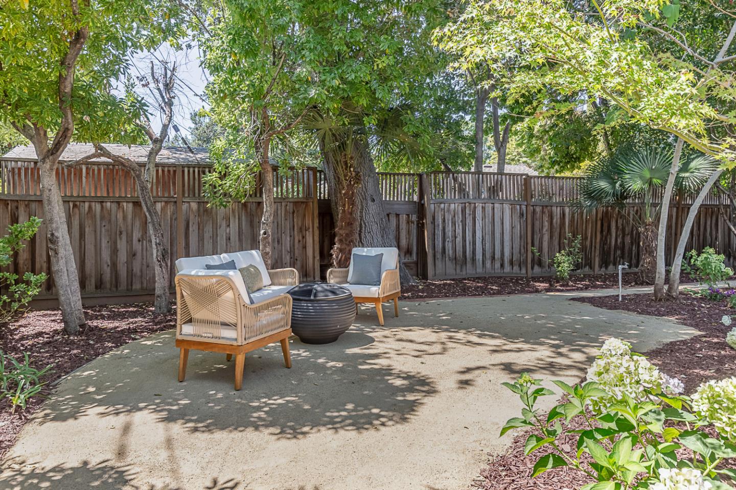 Detail Gallery Image 30 of 38 For 1700 Holt Ave, Los Altos,  CA 94024 - 3 Beds | 2 Baths