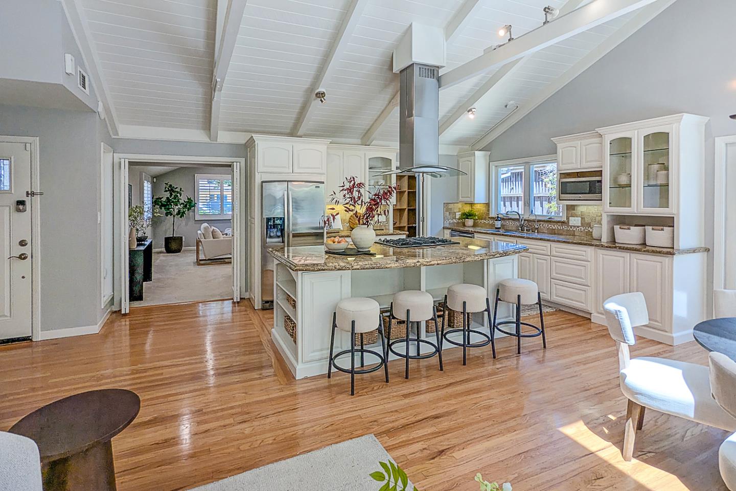 Detail Gallery Image 7 of 38 For 1700 Holt Ave, Los Altos,  CA 94024 - 3 Beds | 2 Baths