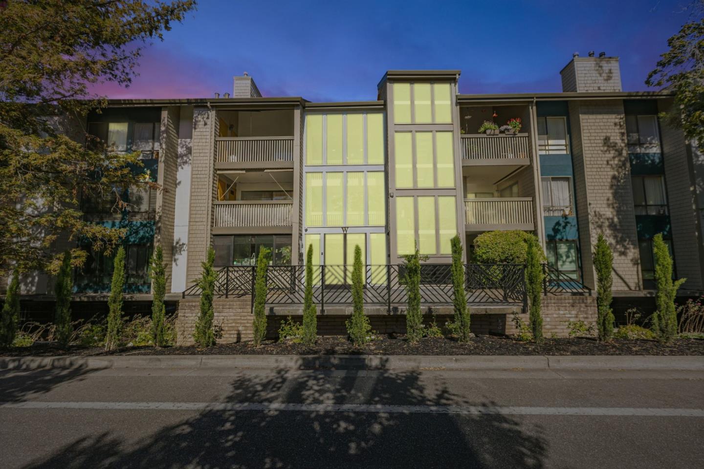 Detail Gallery Image 2 of 38 For 49 Showers Dr #W203,  Mountain View,  CA 94040 - 2 Beds | 2 Baths
