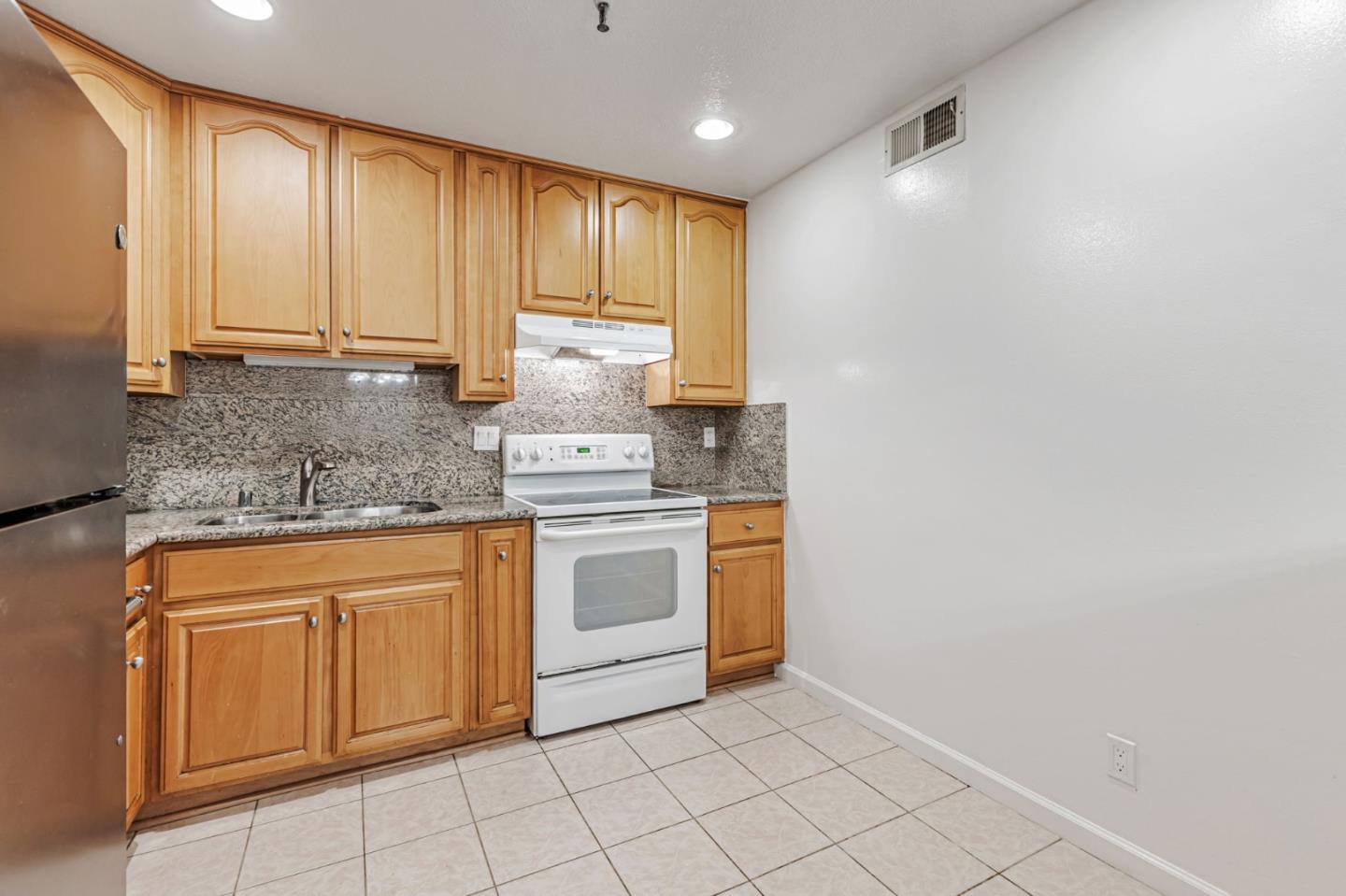 Detail Gallery Image 20 of 38 For 49 Showers Dr #W203,  Mountain View,  CA 94040 - 2 Beds | 2 Baths