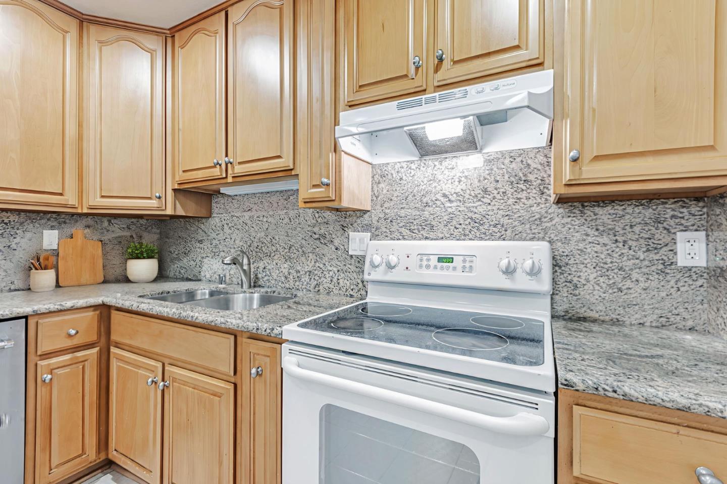 Detail Gallery Image 6 of 38 For 49 Showers Dr #W203,  Mountain View,  CA 94040 - 2 Beds | 2 Baths