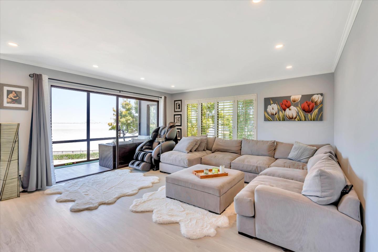 Detail Gallery Image 2 of 19 For 8 Admiral #331,  Emeryville,  CA 94608 - 1 Beds | 1 Baths