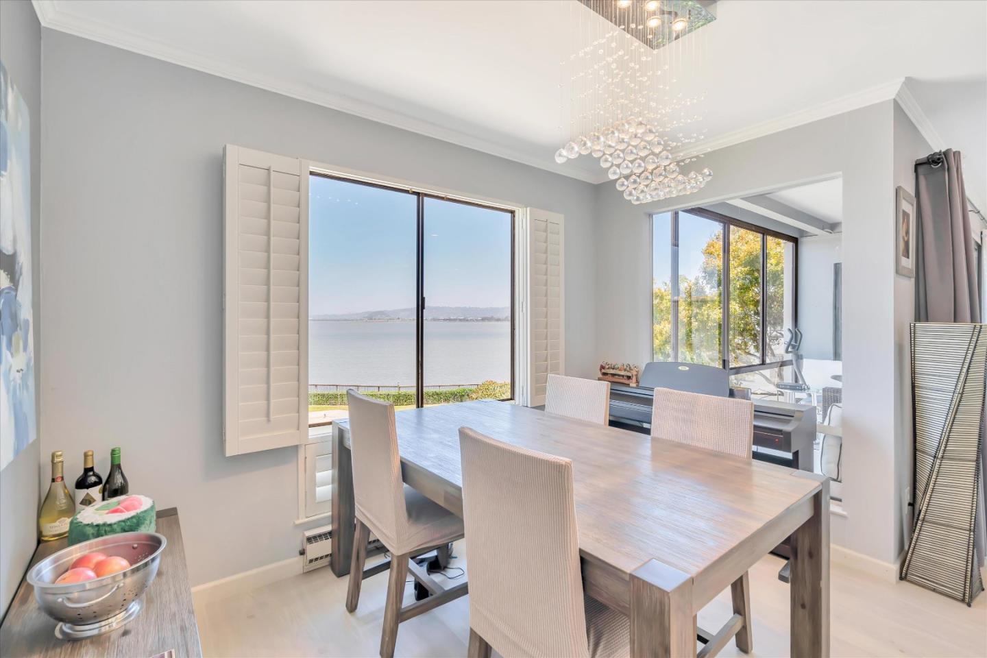 Detail Gallery Image 3 of 19 For 8 Admiral #331,  Emeryville,  CA 94608 - 1 Beds | 1 Baths