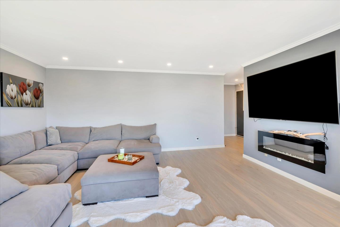 Detail Gallery Image 4 of 19 For 8 Admiral #331,  Emeryville,  CA 94608 - 1 Beds | 1 Baths