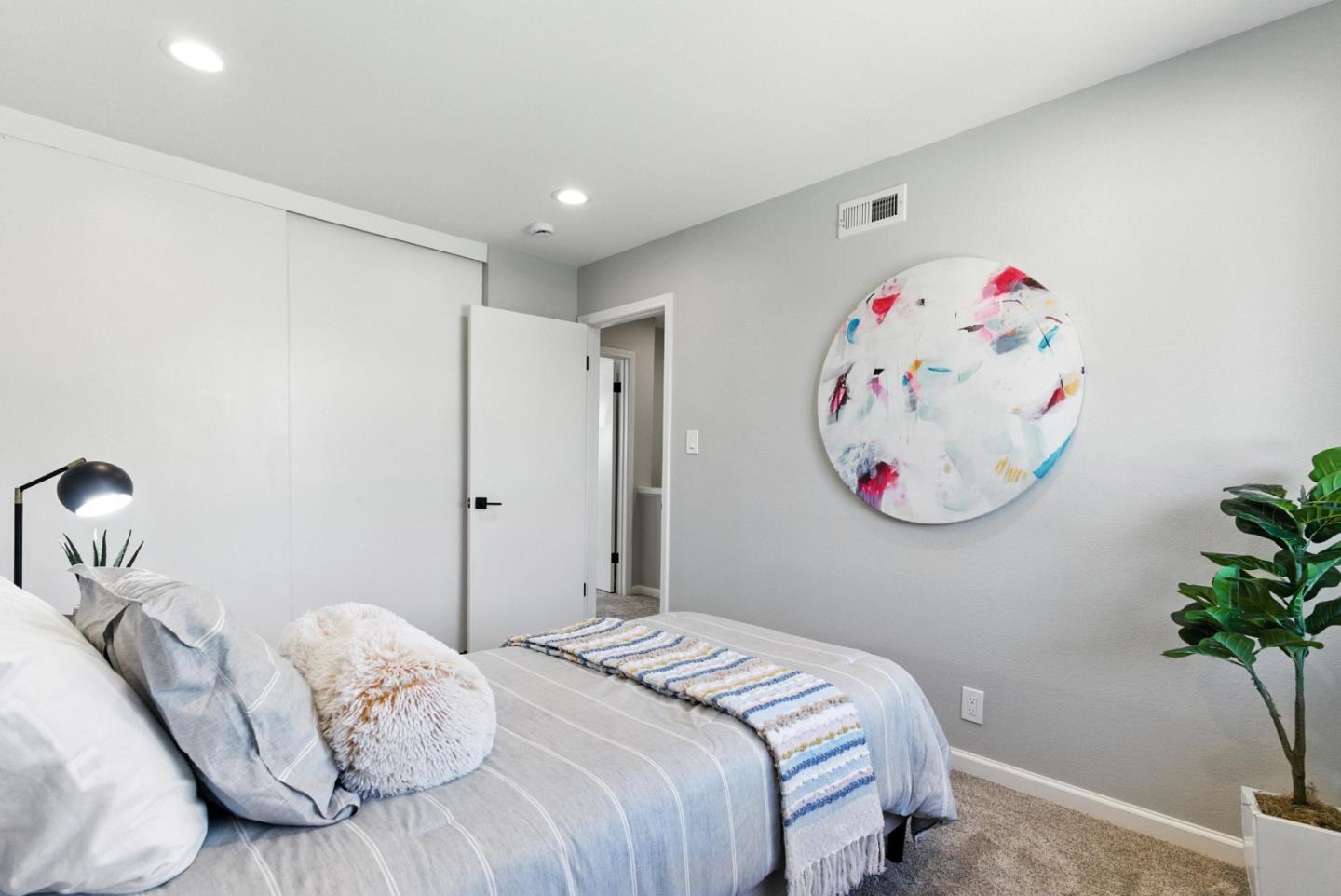 Detail Gallery Image 15 of 34 For 2924 via Encinitas, San Jose,  CA 95132 - 5 Beds | 2/1 Baths