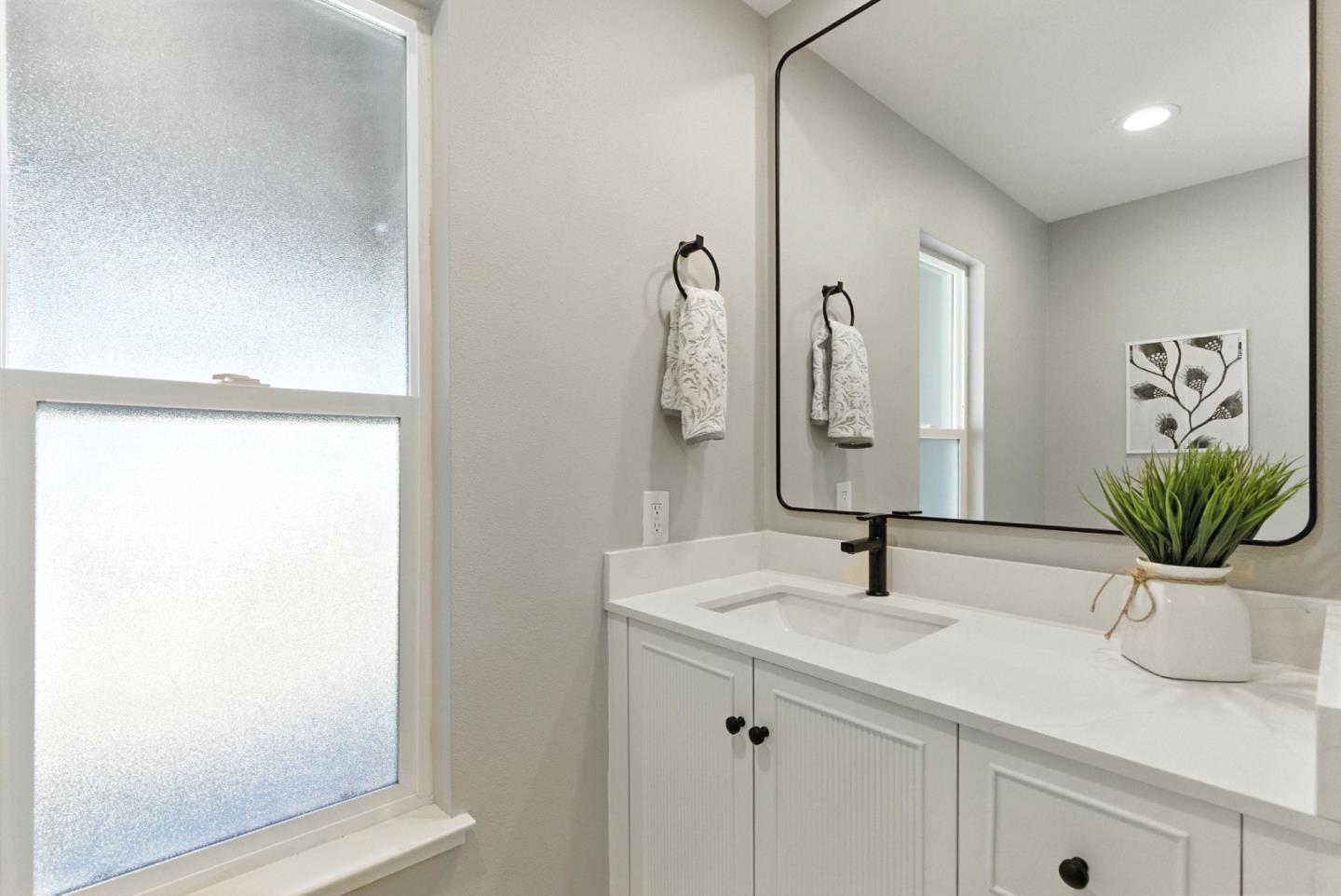 Detail Gallery Image 21 of 34 For 2924 via Encinitas, San Jose,  CA 95132 - 5 Beds | 2/1 Baths
