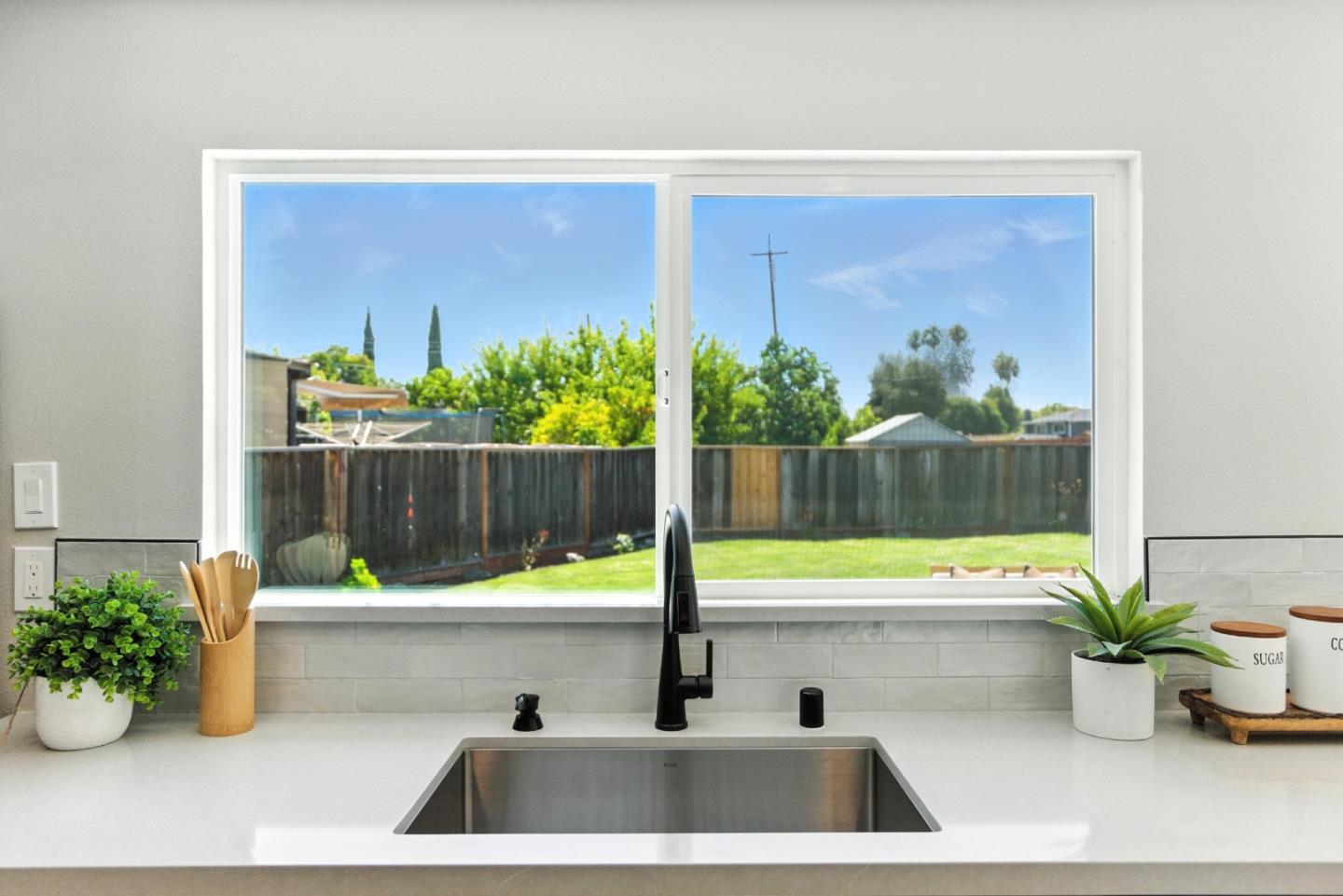 Detail Gallery Image 9 of 34 For 2924 via Encinitas, San Jose,  CA 95132 - 5 Beds | 2/1 Baths
