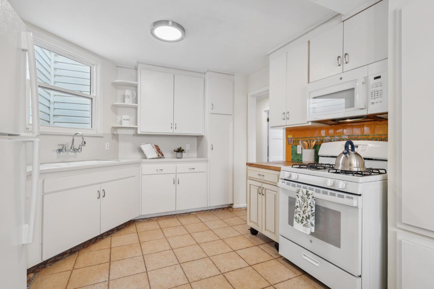Detail Gallery Image 11 of 29 For 1451 43rd Ave, San Francisco,  CA 94122 - 3 Beds | 2 Baths