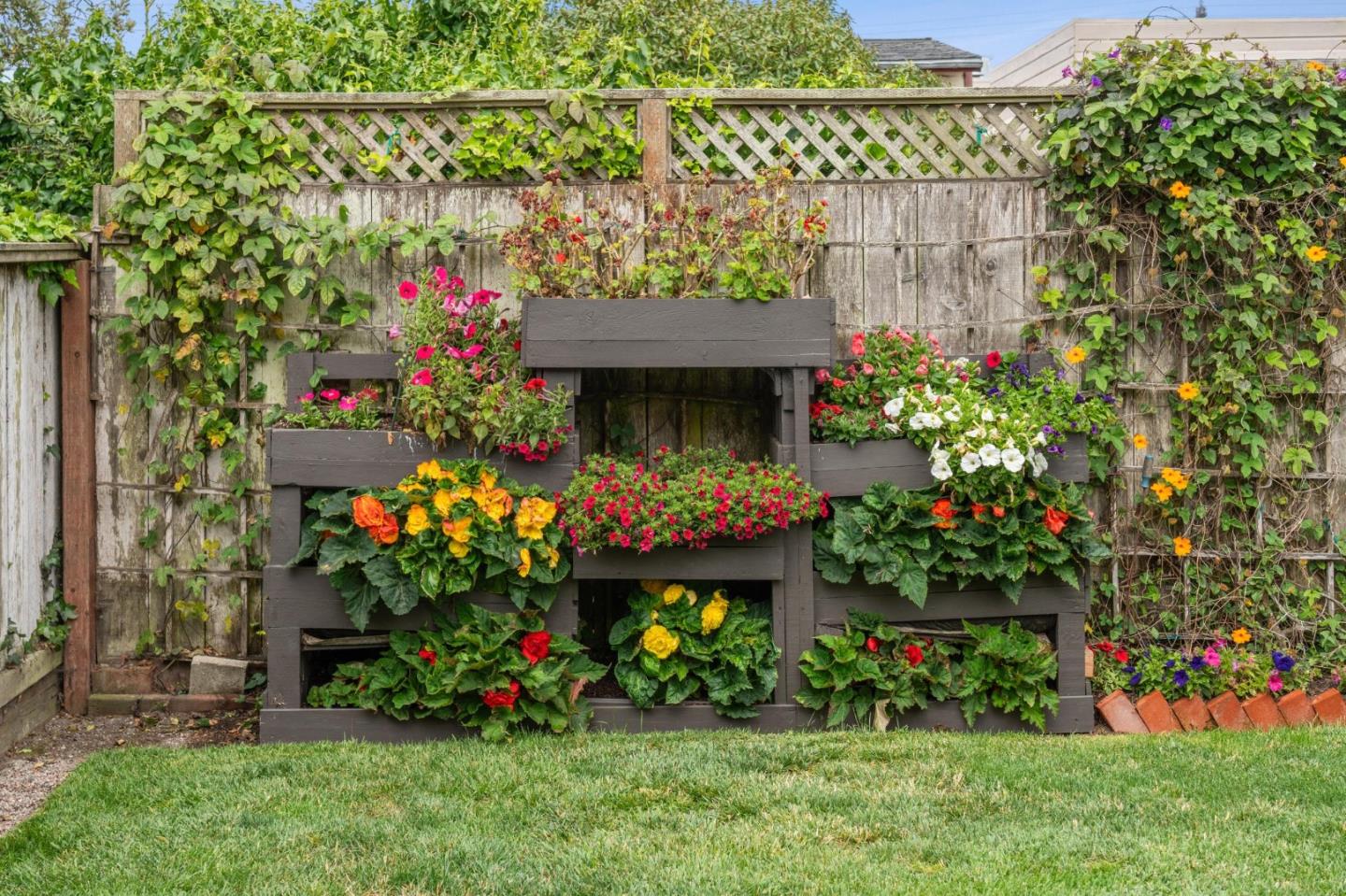 Detail Gallery Image 27 of 29 For 1451 43rd Ave, San Francisco,  CA 94122 - 3 Beds | 2 Baths