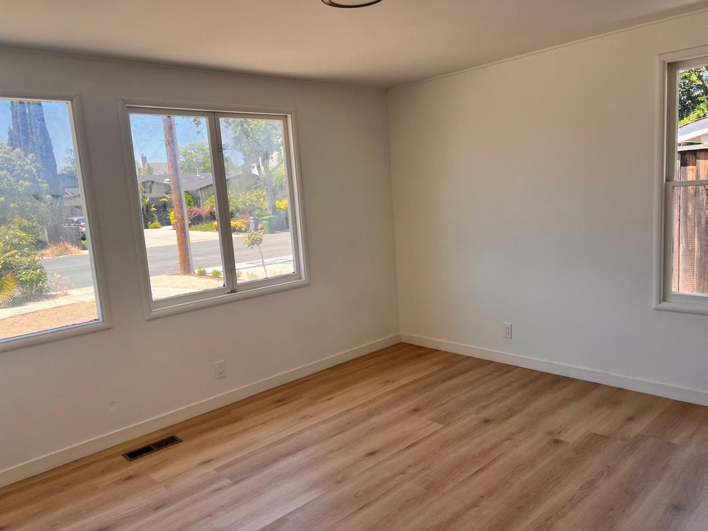 Detail Gallery Image 6 of 22 For 14892 Donner Dr, San Jose,  CA 95124 - 3 Beds | 2 Baths