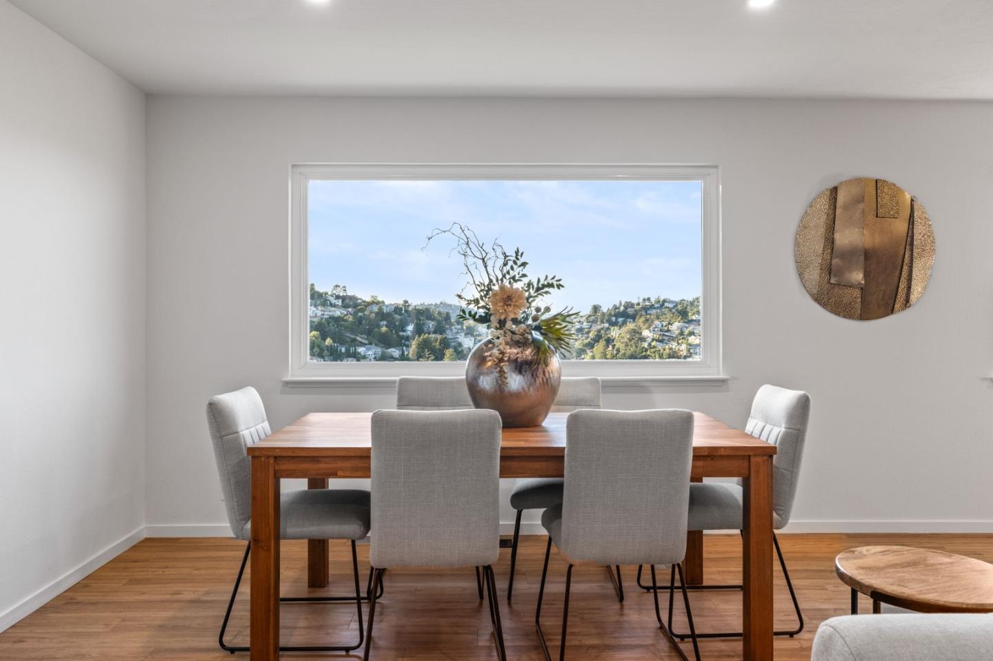 Detail Gallery Image 10 of 42 For 162 Coronado Ave, San Carlos,  CA 94070 - 5 Beds | 3 Baths
