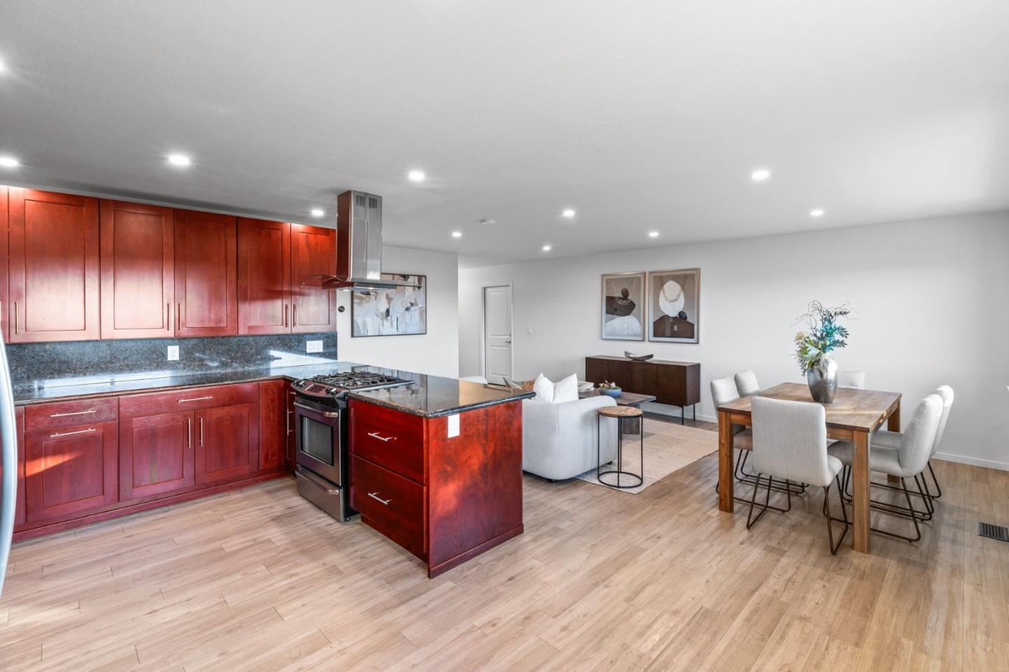 Detail Gallery Image 12 of 42 For 162 Coronado Ave, San Carlos,  CA 94070 - 5 Beds | 3 Baths