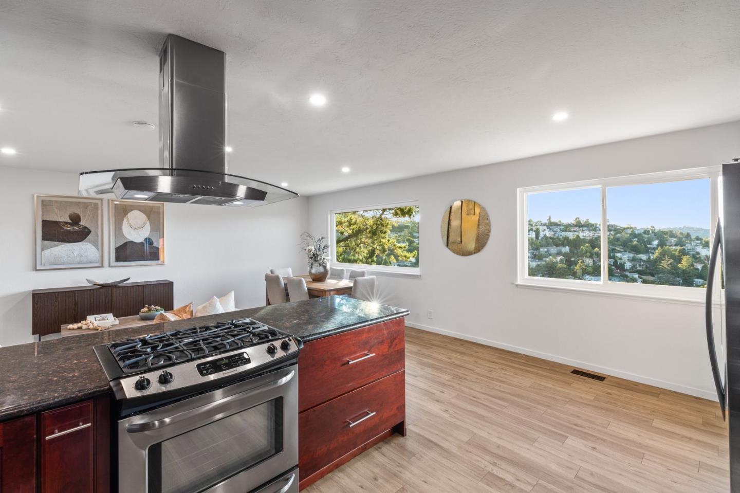 Detail Gallery Image 15 of 42 For 162 Coronado Ave, San Carlos,  CA 94070 - 5 Beds | 3 Baths