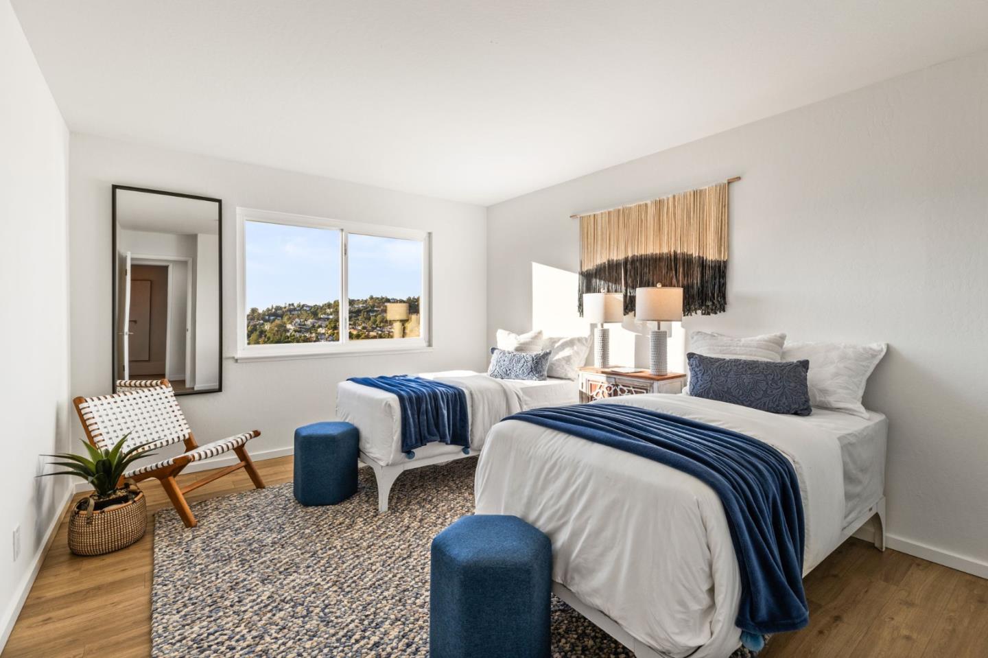 Detail Gallery Image 20 of 42 For 162 Coronado Ave, San Carlos,  CA 94070 - 5 Beds | 3 Baths