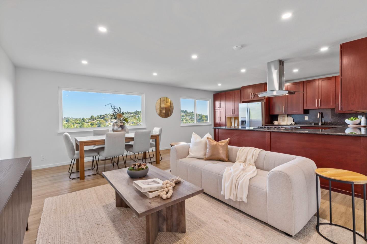 Detail Gallery Image 8 of 42 For 162 Coronado Ave, San Carlos,  CA 94070 - 5 Beds | 3 Baths
