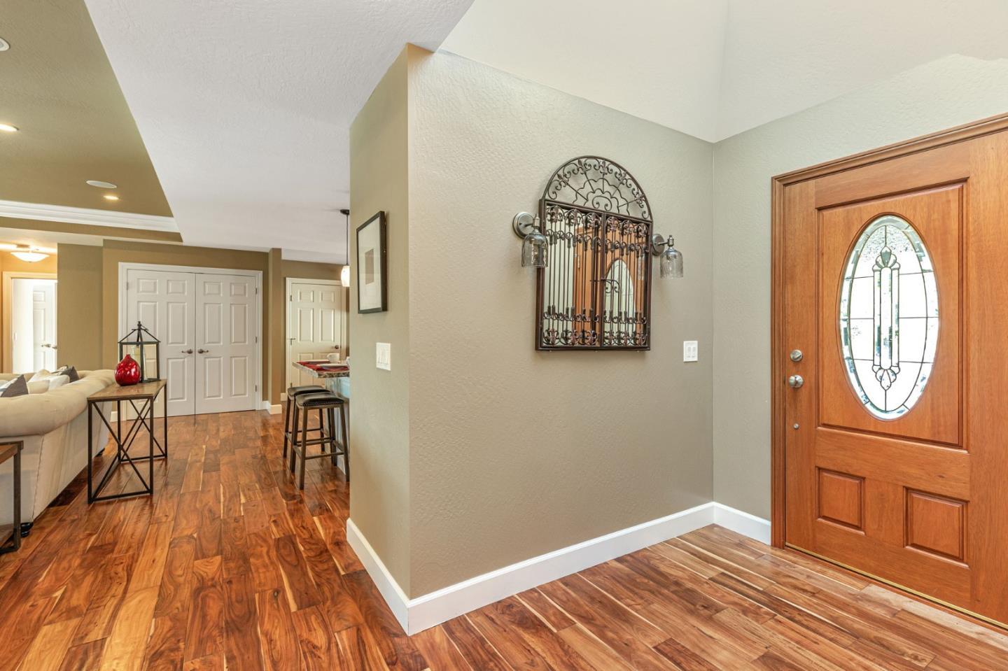Detail Gallery Image 3 of 72 For 10260 Lucky Ct, Gilroy,  CA 95020 - 4 Beds | 3 Baths