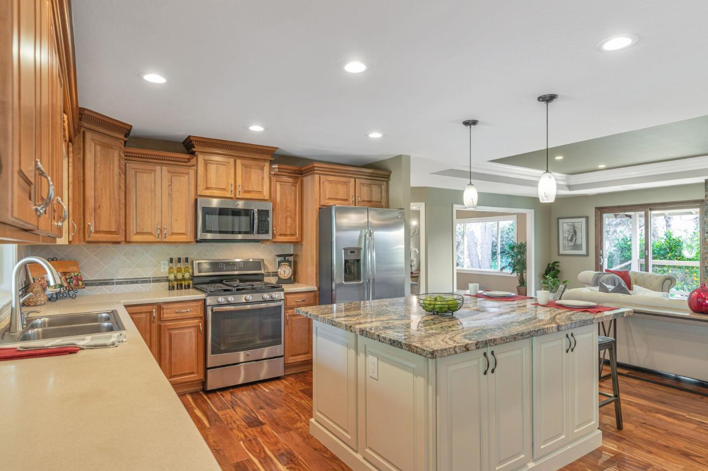 Detail Gallery Image 7 of 72 For 10260 Lucky Ct, Gilroy,  CA 95020 - 4 Beds | 3 Baths