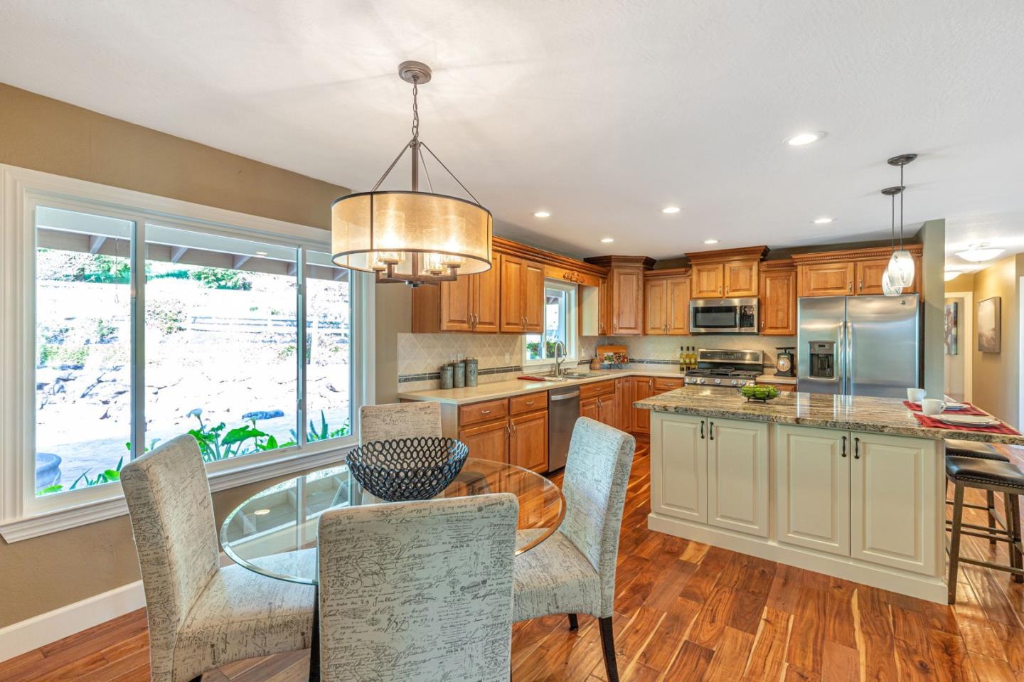 Detail Gallery Image 9 of 72 For 10260 Lucky Ct, Gilroy,  CA 95020 - 4 Beds | 3 Baths