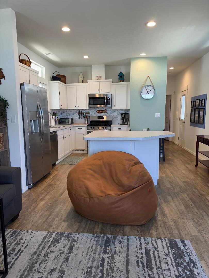 Detail Gallery Image 10 of 40 For 1146 Birch #52,  Seaside,  CA 93955 - 1 Beds | 1 Baths