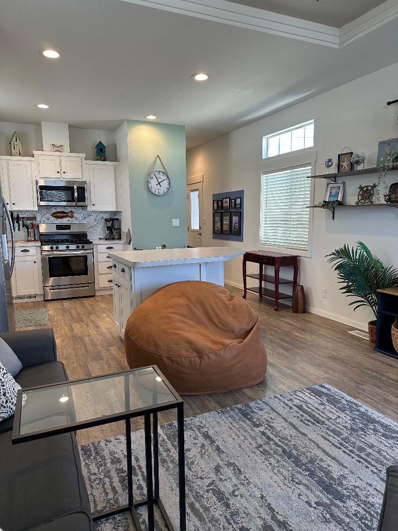 Detail Gallery Image 11 of 40 For 1146 Birch #52,  Seaside,  CA 93955 - 1 Beds | 1 Baths