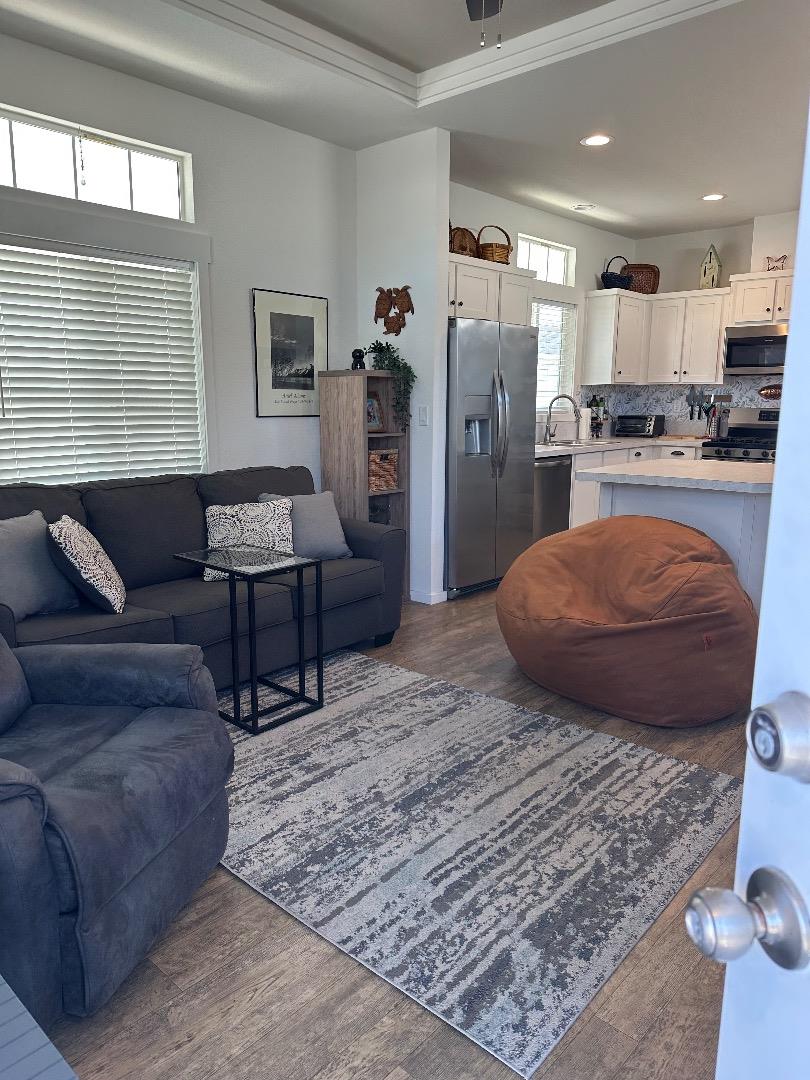 Detail Gallery Image 7 of 40 For 1146 Birch #52,  Seaside,  CA 93955 - 1 Beds | 1 Baths